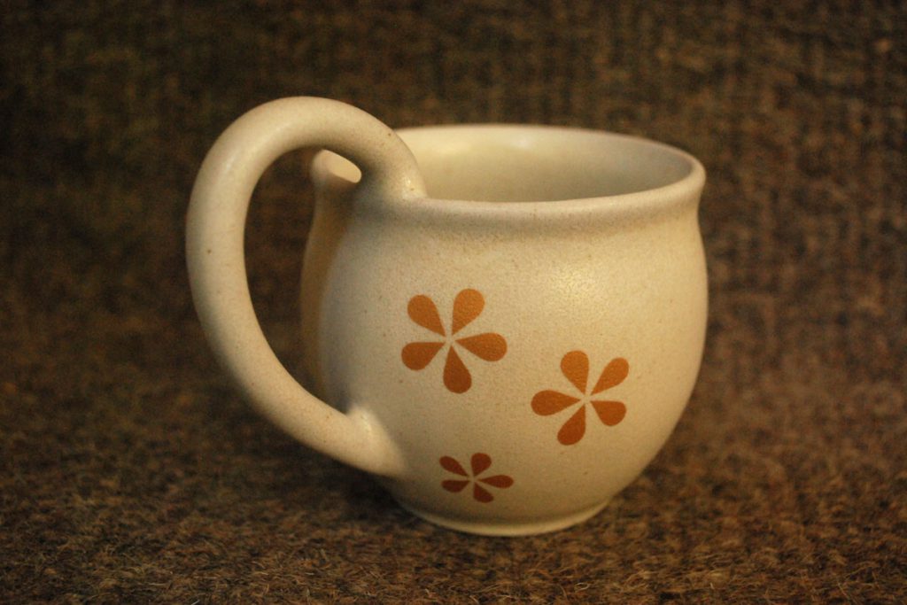 The Big Handle Mug in ivory, motifed with gold flowers