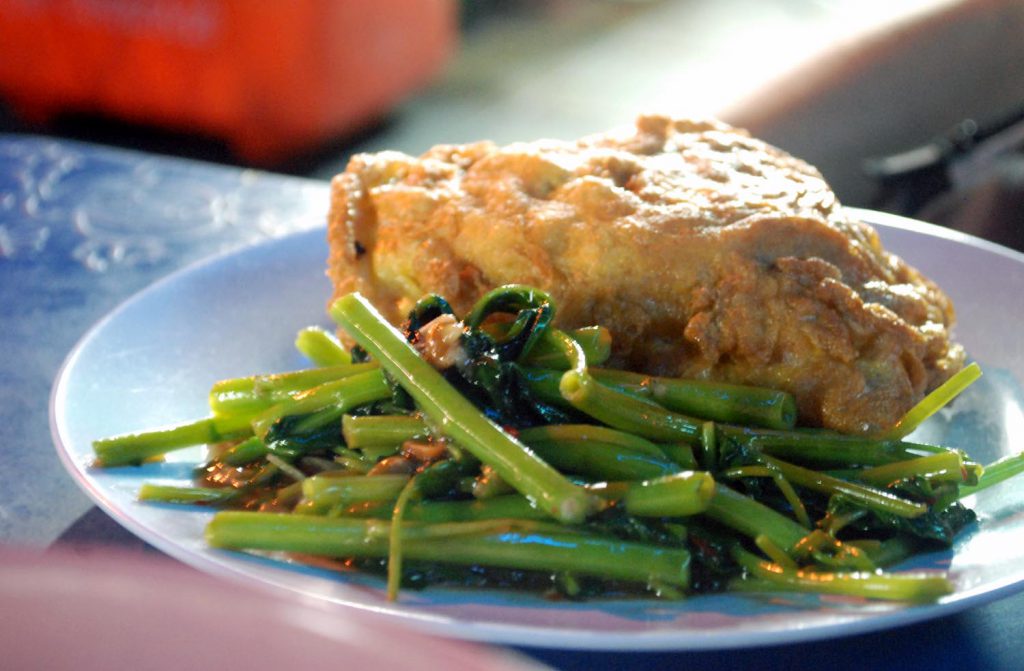 Thai food : Morning glory with fried omelette and steamed rice